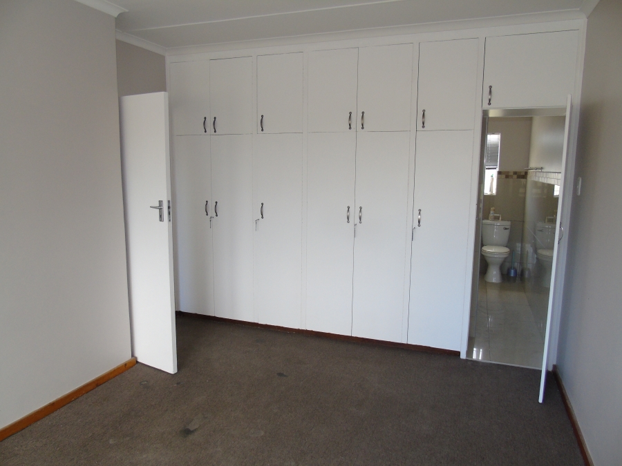 To Let 3 Bedroom Property for Rent in Beacon Bay Eastern Cape